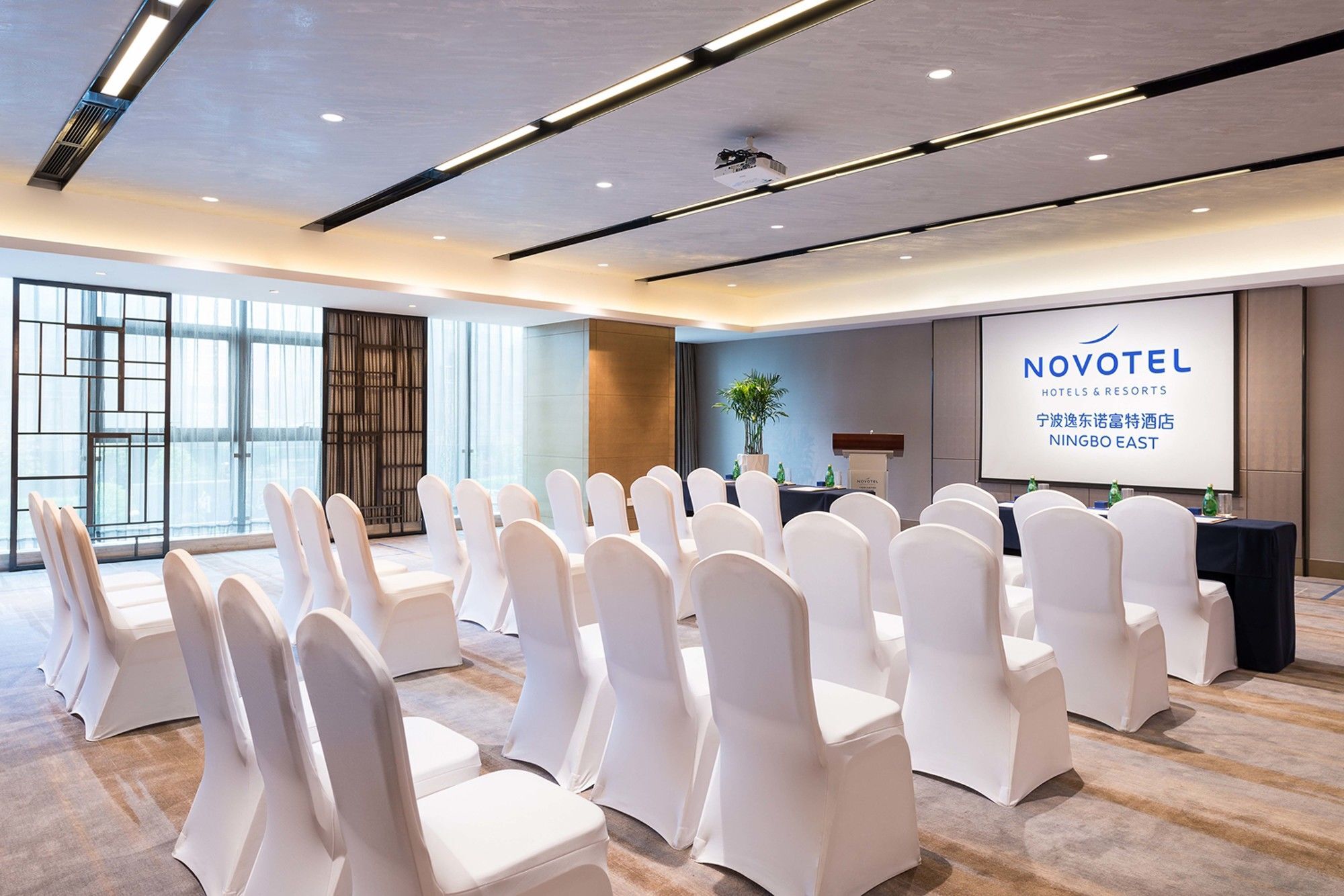 Novotel Ningbo East Buitenkant foto